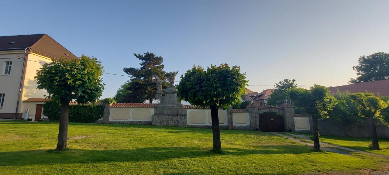 Apartmany Ve Starem Pivovaru Malesov Екстер'єр фото